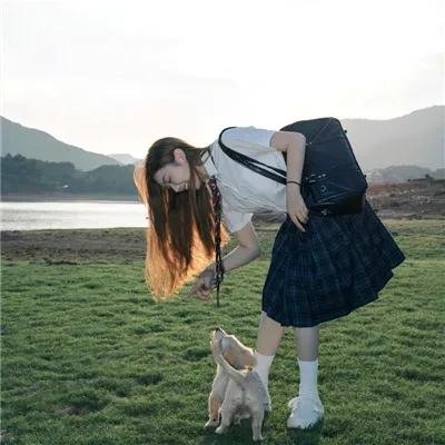红鞋男子 海报